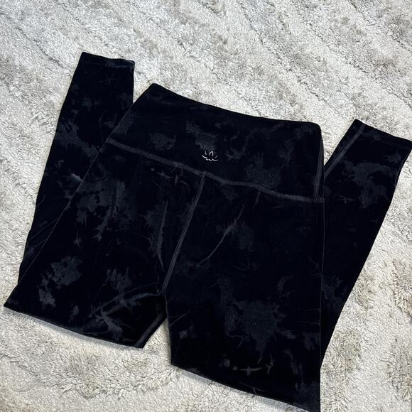 Beyond Yoga Velvet Pattern Leggings - Picture 2 of 5